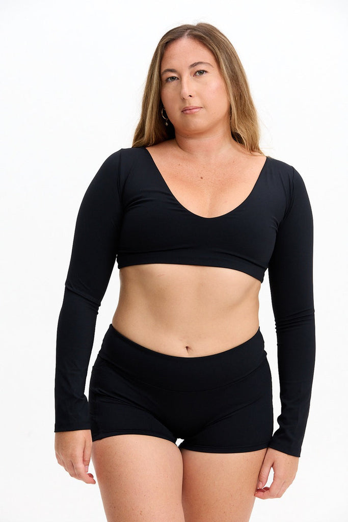 Benoa Active Low Rise Short in Black